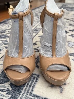 Jessica Simpson Nude Patent T-Strap Platform Heels NWT